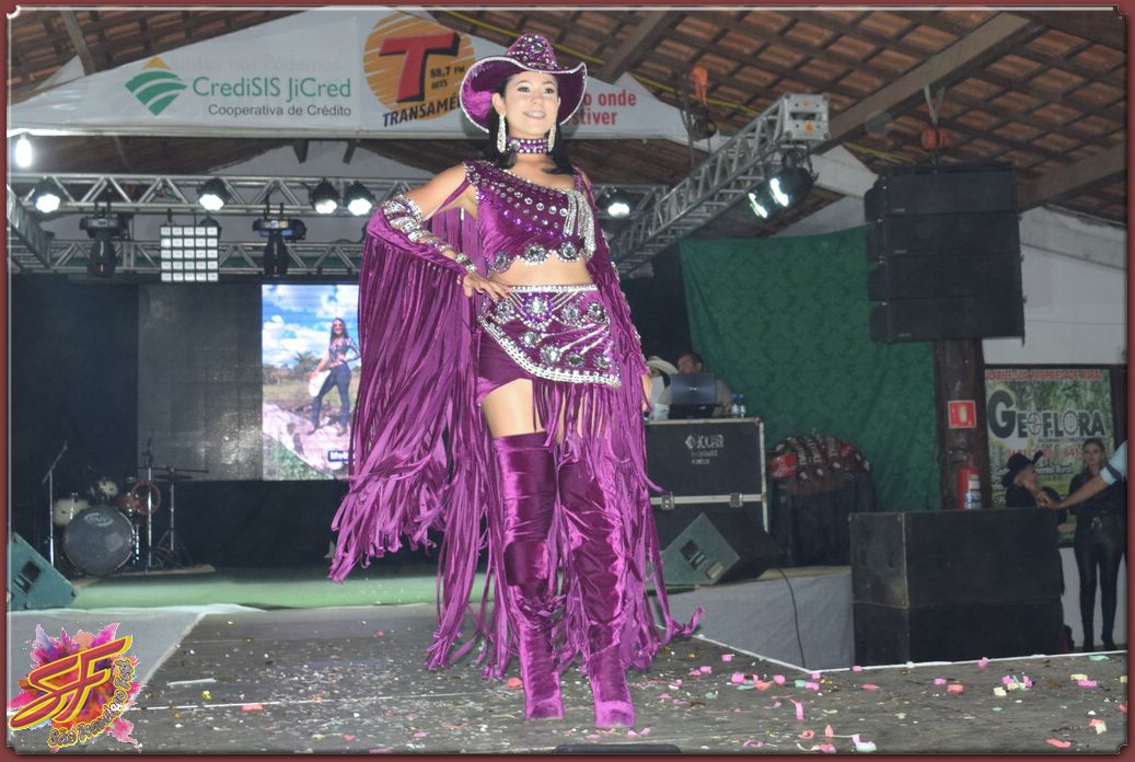 DESFILE DA RAINHA DA EXPOVALE 2019